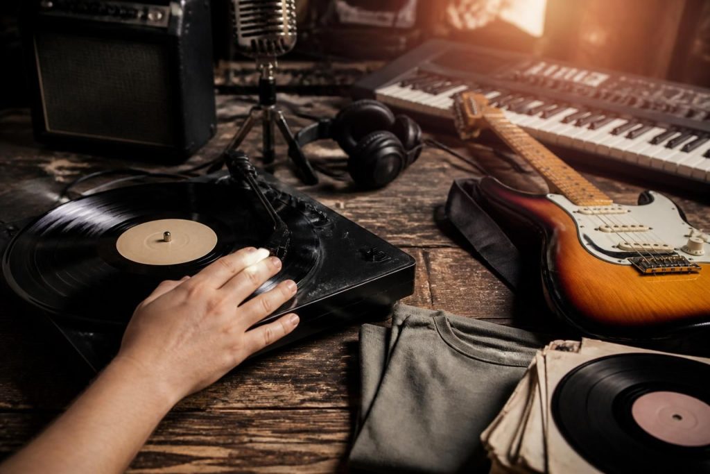 découvrez une sélection incontournable de chanteurs et groupes de musique dont le nom commence par la lettre t, à écouter absolument pour tous les amateurs de bonne musique.
